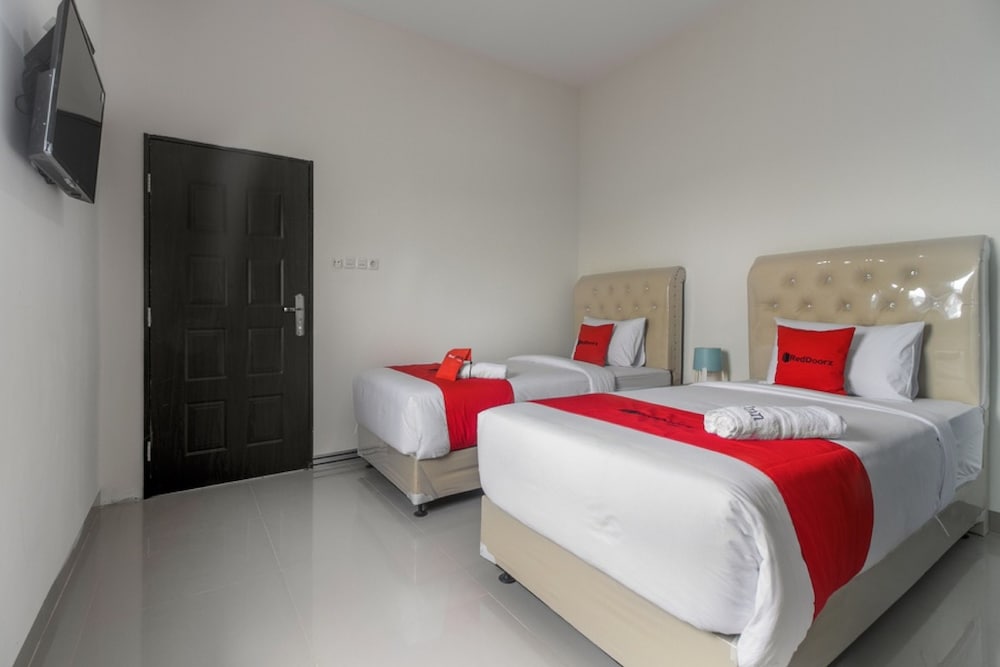 RedDoorz near Mall SKA Pekanbaru view 5