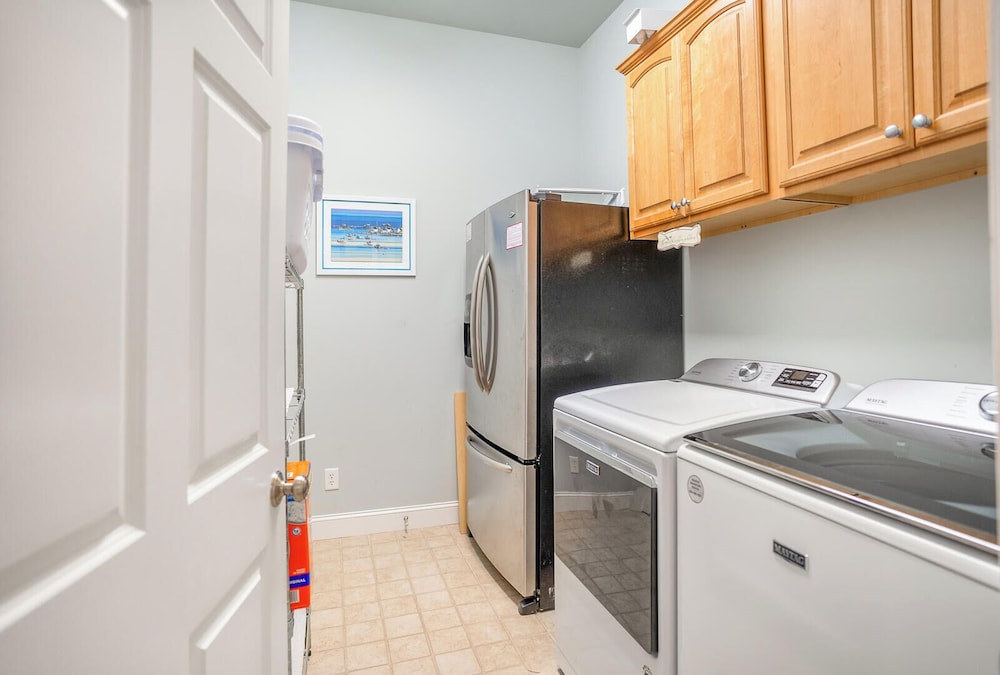 Tasteful 2 Story 4 Bedroom, 4 Bath Home! New on Rental Program, Sleeps 12!