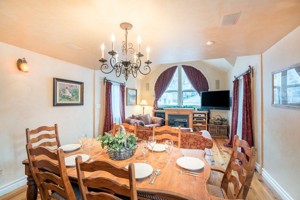 Hruza Hideout by Avantstay Quiet Apartment in Telluride s Historic District Permit 16094