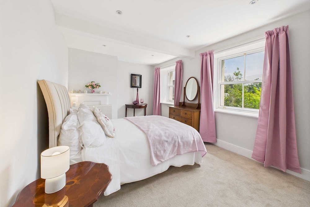 Host Stay Thornecroft