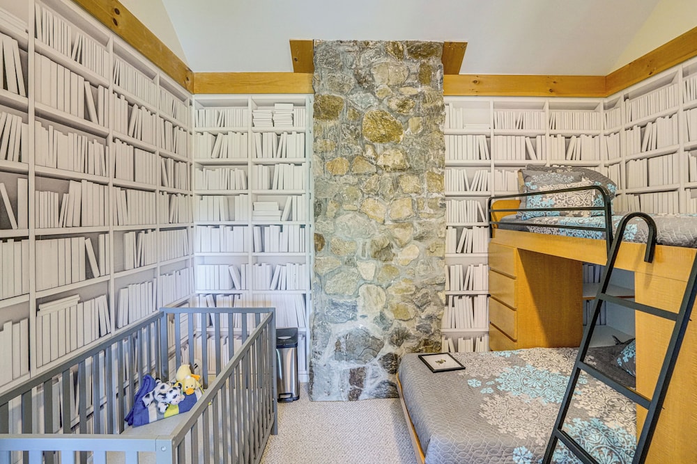 Family-friendly Richmond Cottage w/ Private Yard