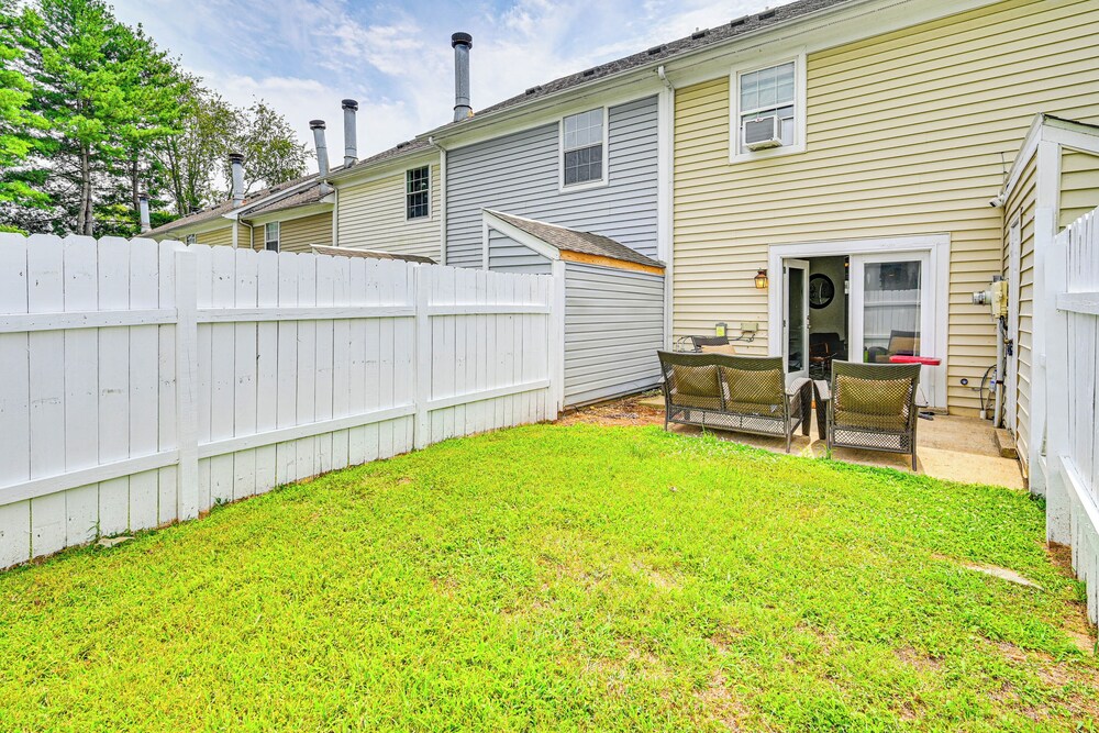 6 Mi to Dtwn: Dog-friendly Clarksville Home! view 4