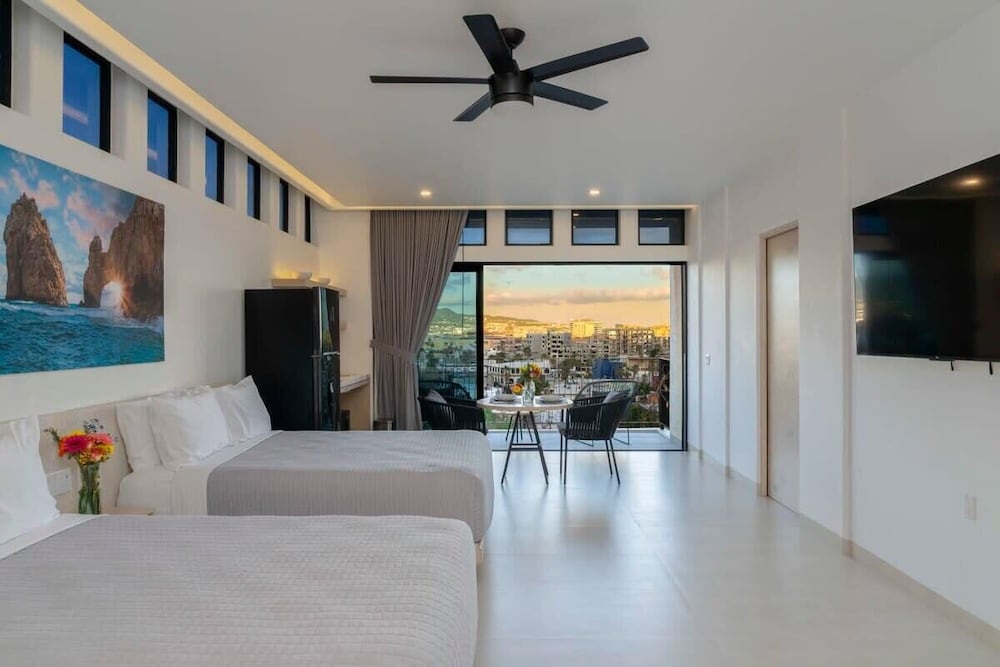 New 1BR Condo Near Marina and Downtown - Pool