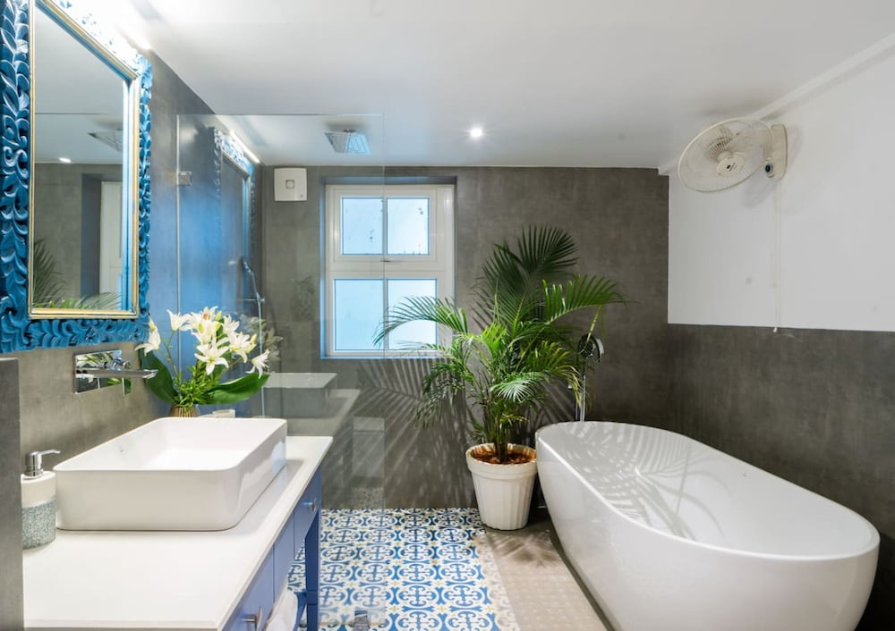Villa Bauhinia - 5bhk With Pool 10 Mins to Beach
