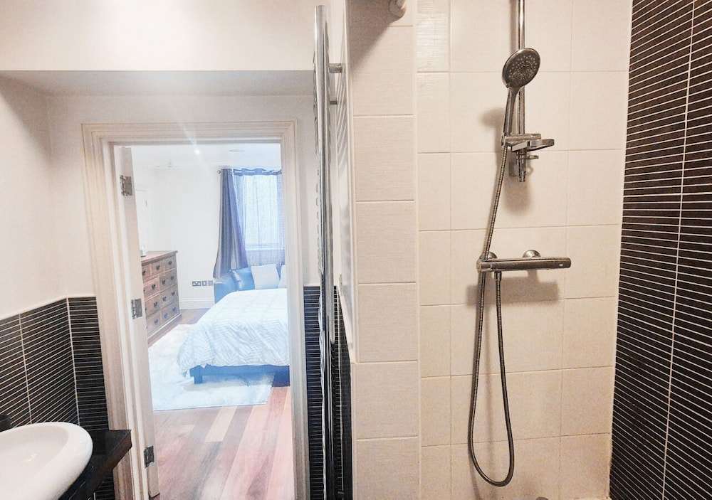 Luxurious & Spacious 2BR