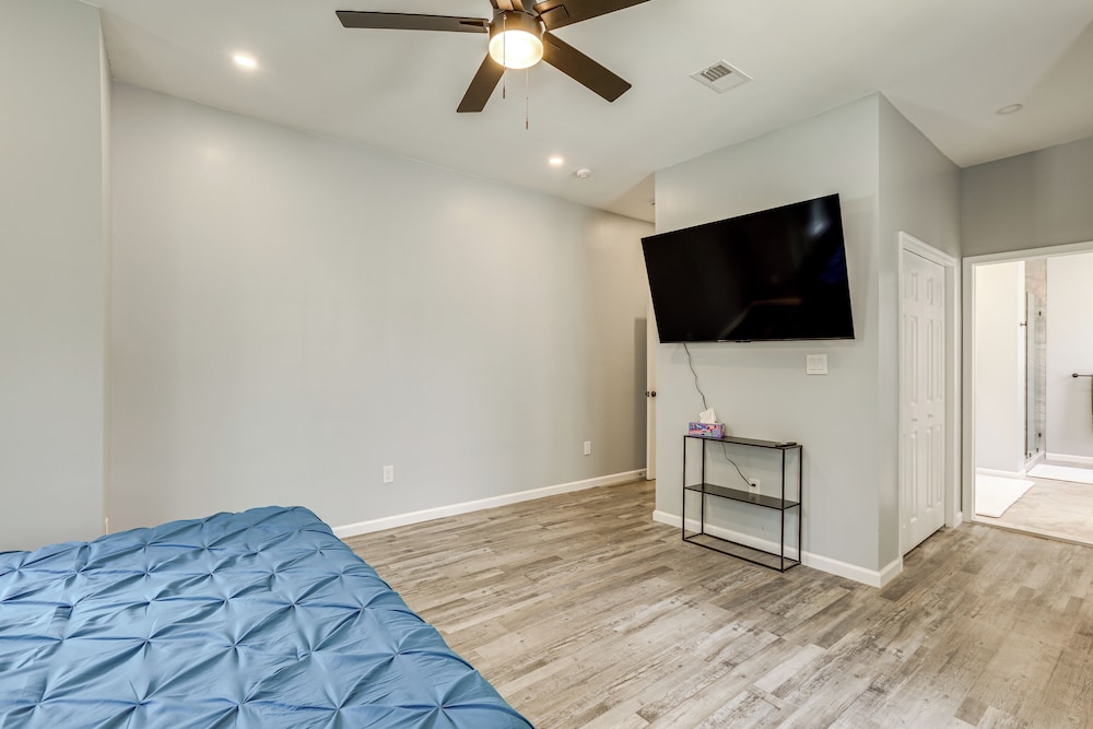 Group Getaway w/ Games & Patio in Philadelphia!
