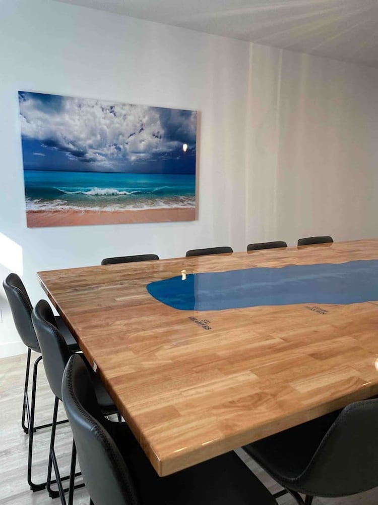 Bear Lake Table Downtown Garden City Townhome