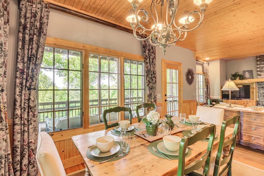 Mountain Time Cashiers Condo w/ Deck & Views! view 5