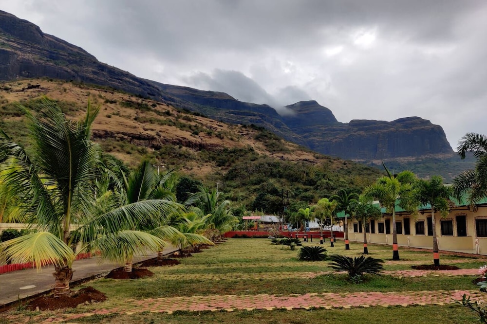 Twin Mountain Resort