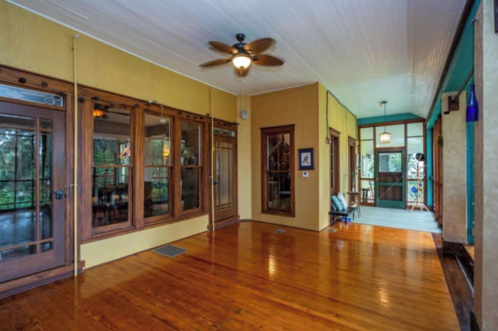Oakland Manor House