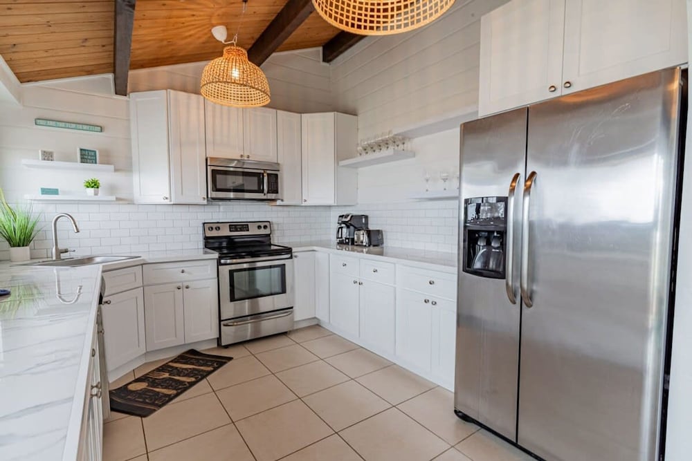 Pelican Beach Private Ocean Front Beach House- Sleeps 10 Bring Your Surf Boards