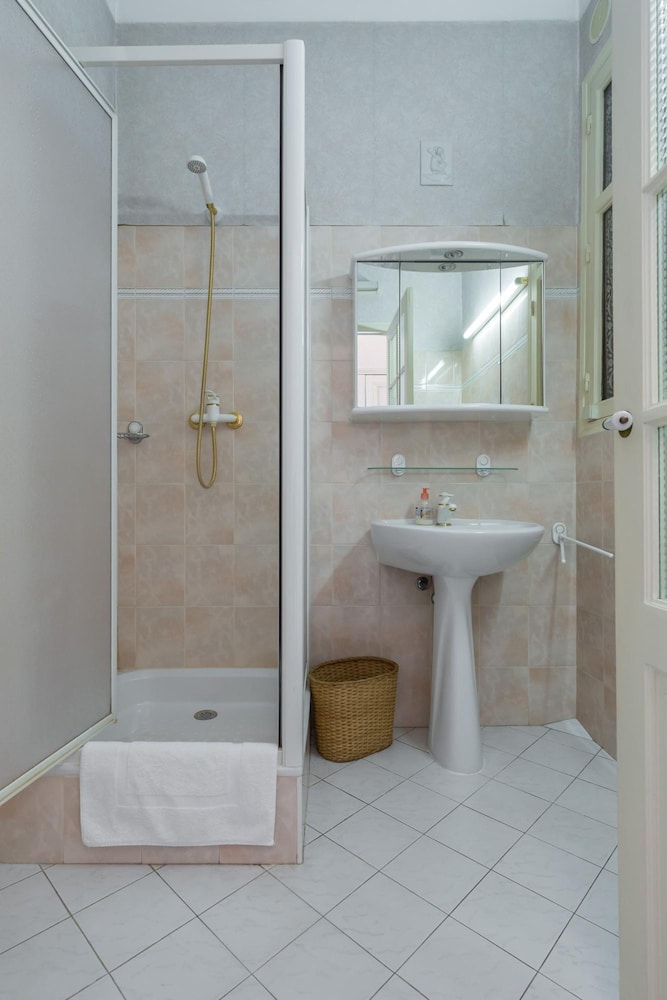 Three Bedroom two Bathroom Apartment in Center of Cannes on Quiet Street Minutes From the Palais - 2002