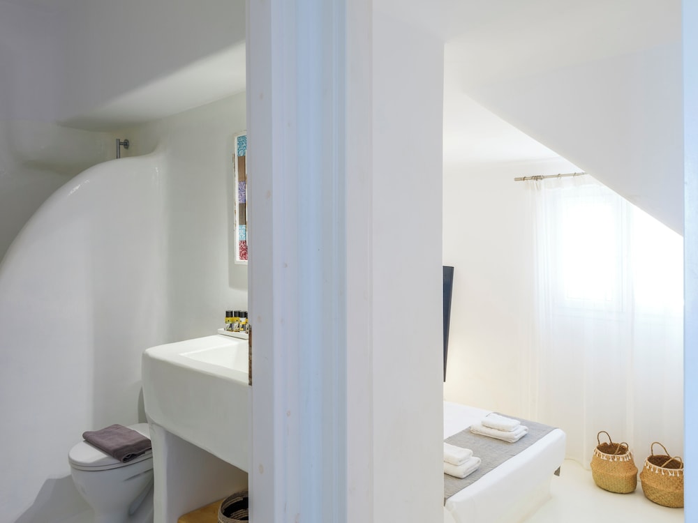 Mykonist Merchia Beach Villas & Suites