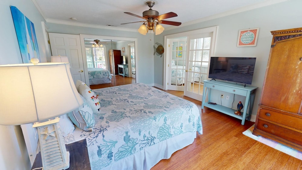 Peach on the Beach by Tybee Vacation Rentals