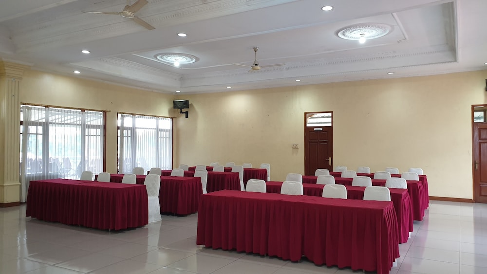 Aries Biru Hotel & Villa