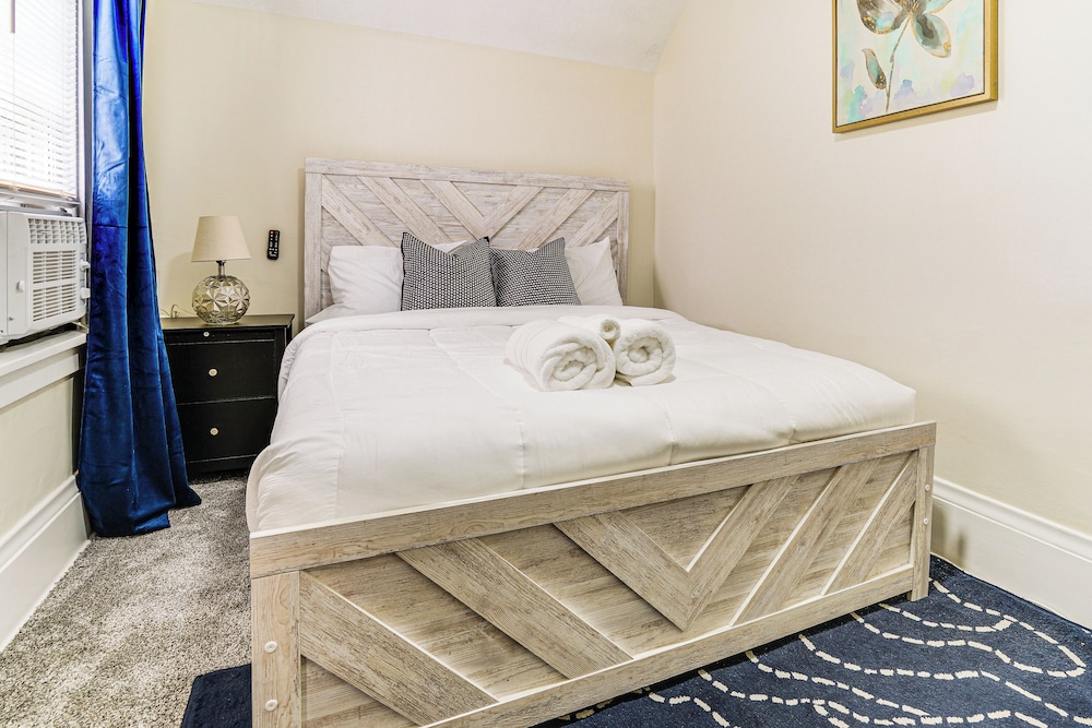 1 Mi to University: Spacious Home in Minneapolis!