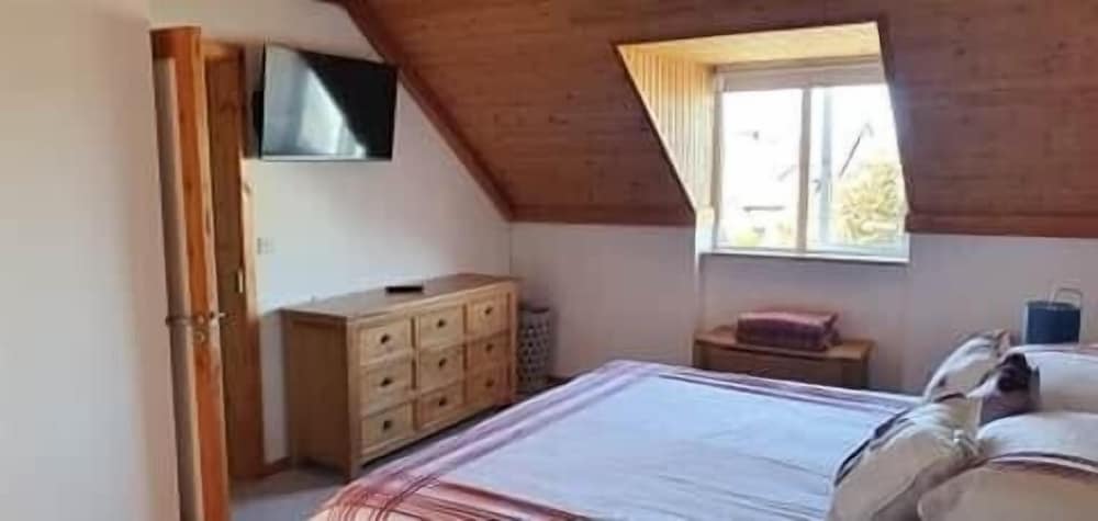 4 Bedroomed House in Waterville Close to the Beach view 3