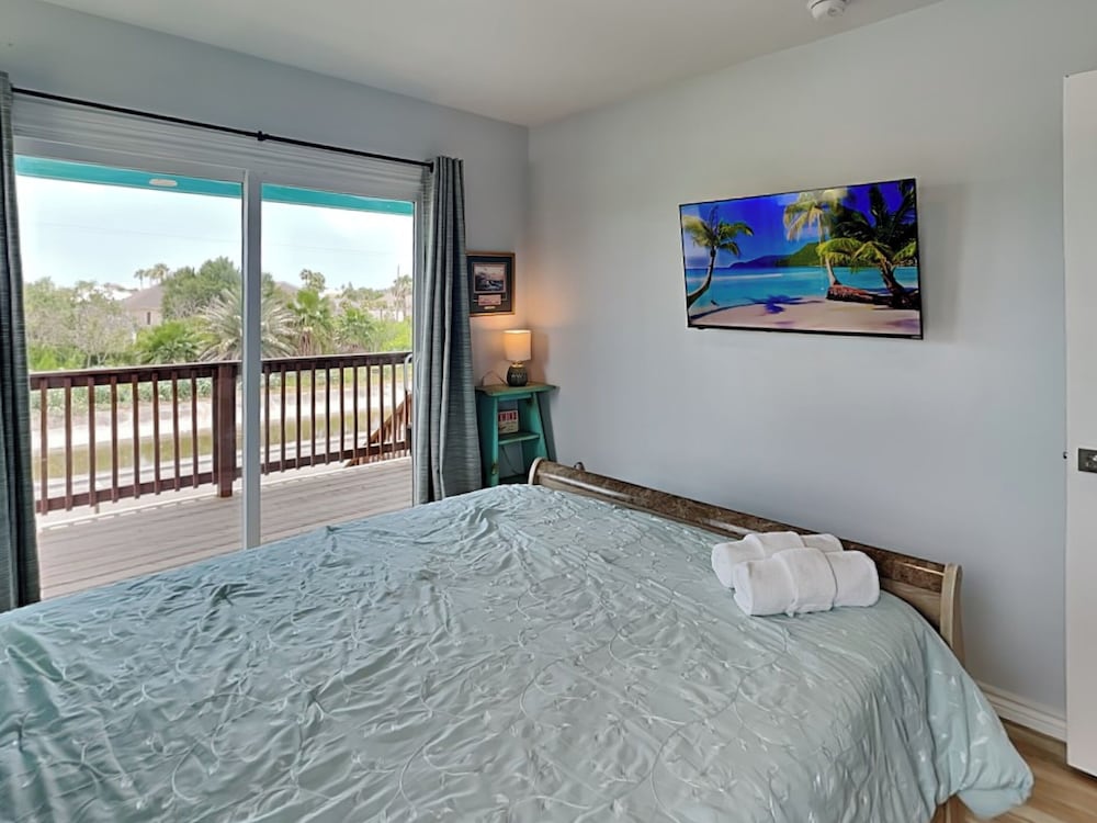 Pura Vida Oasis by Miss Kitty’s