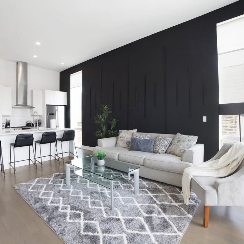 4-bedroom Penthouse w 2 Large Balconies Rooftop