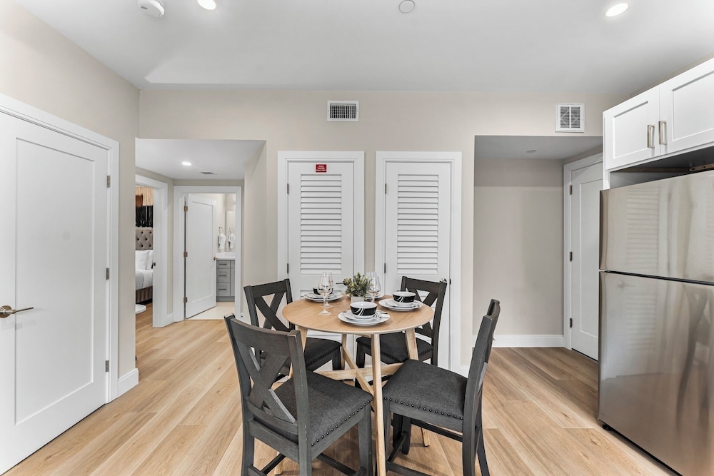 Luxury 2BR near Cambridge