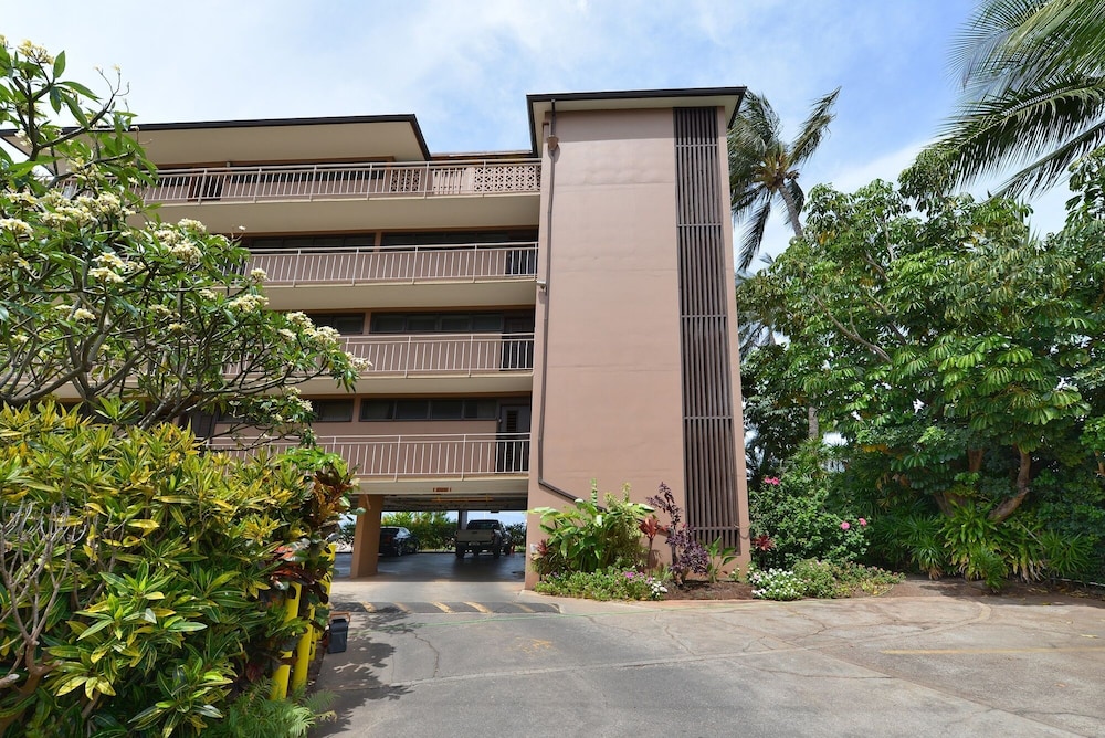 Lahaina Roads #205 1 Bedroom Condo by Redawning - Image 1