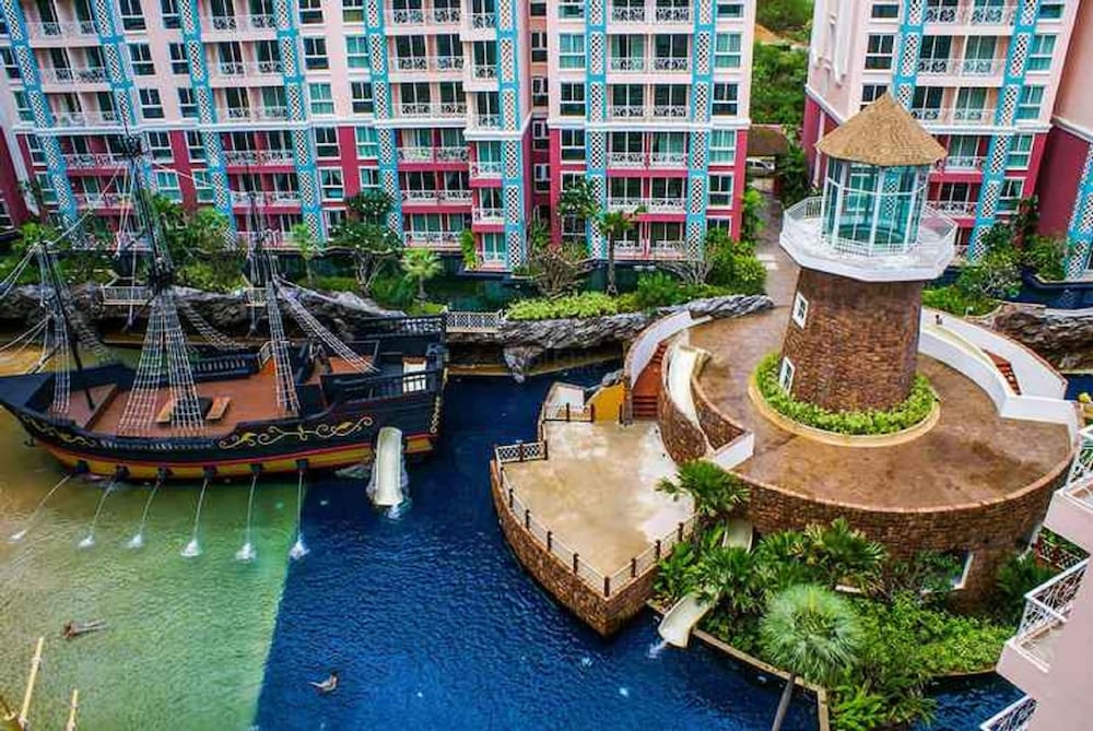 Grande Caribbean Condo by Somphong