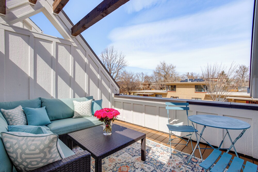 Luxe Designer Flat on Sloans Lake w/ Rooftop Deck