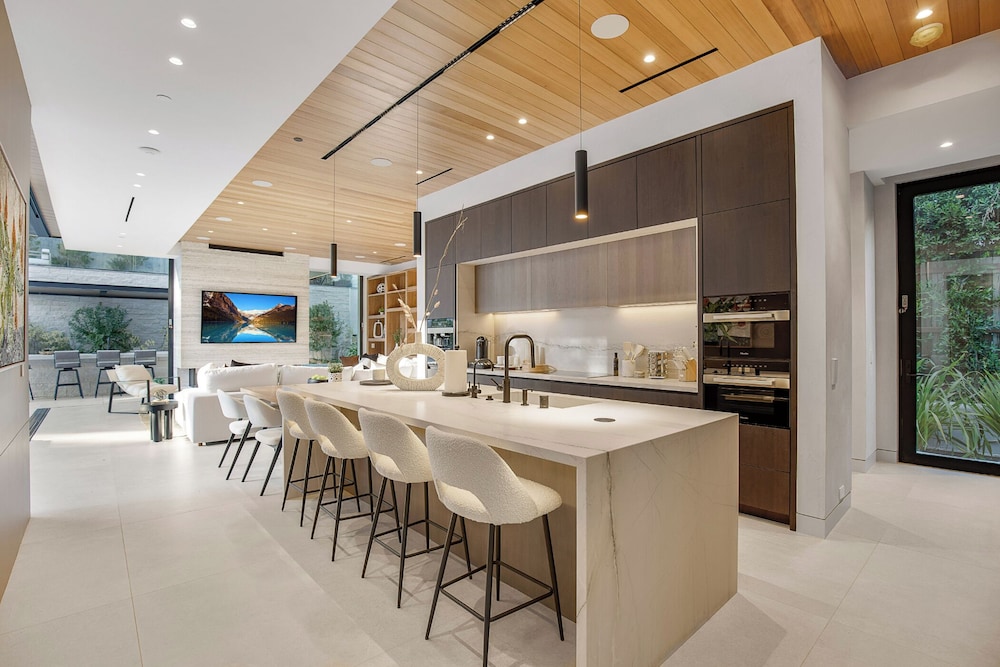 Hutton Modern