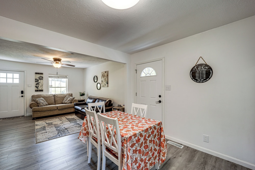 Walk to Main Street! Family Home in Williamstown