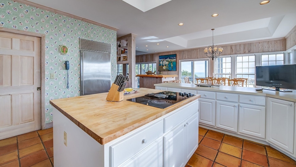 Beachfront Home With A Beautiful View 6 Bedroom Home by Peace Vacations view 3