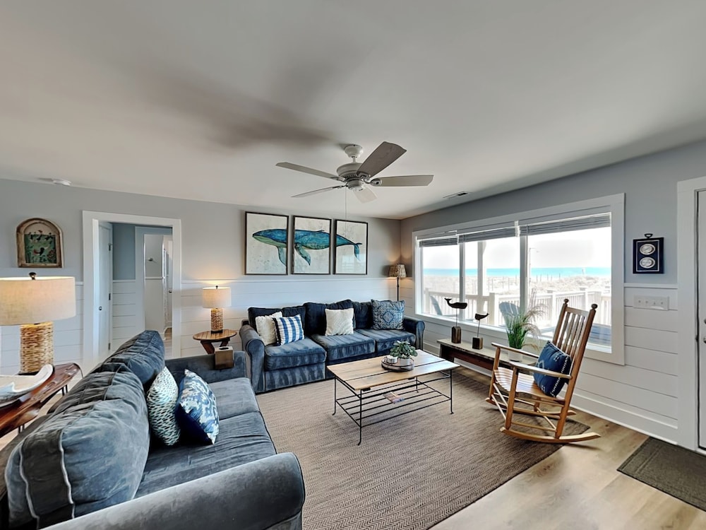 Sea Paradise Cottage by Topsail Realty