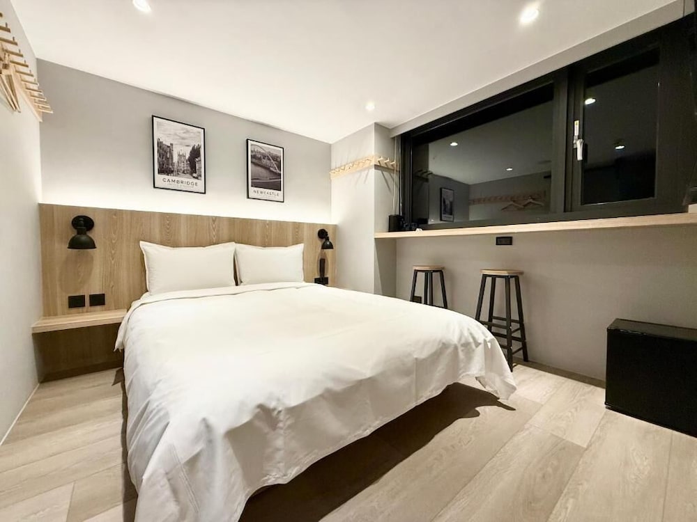 N2 Hotel