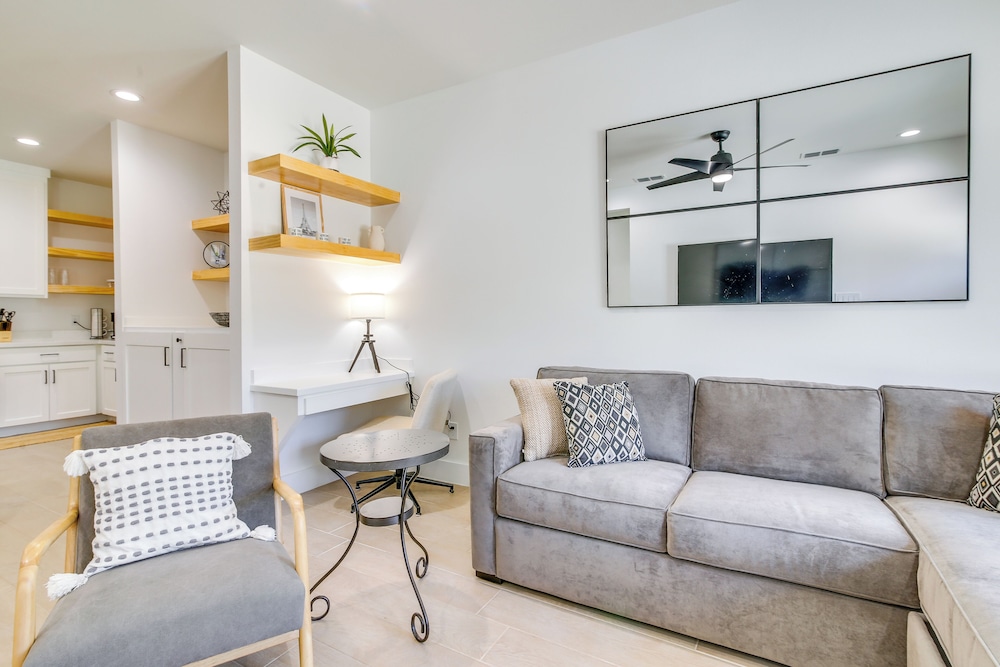 Modern Comfort: Brownsville Home Near Dtwn