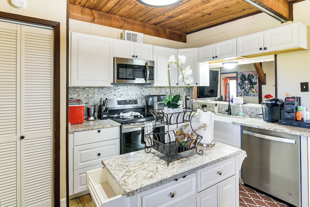 Private Pool, Deck & Patio: Galveston Oasis!