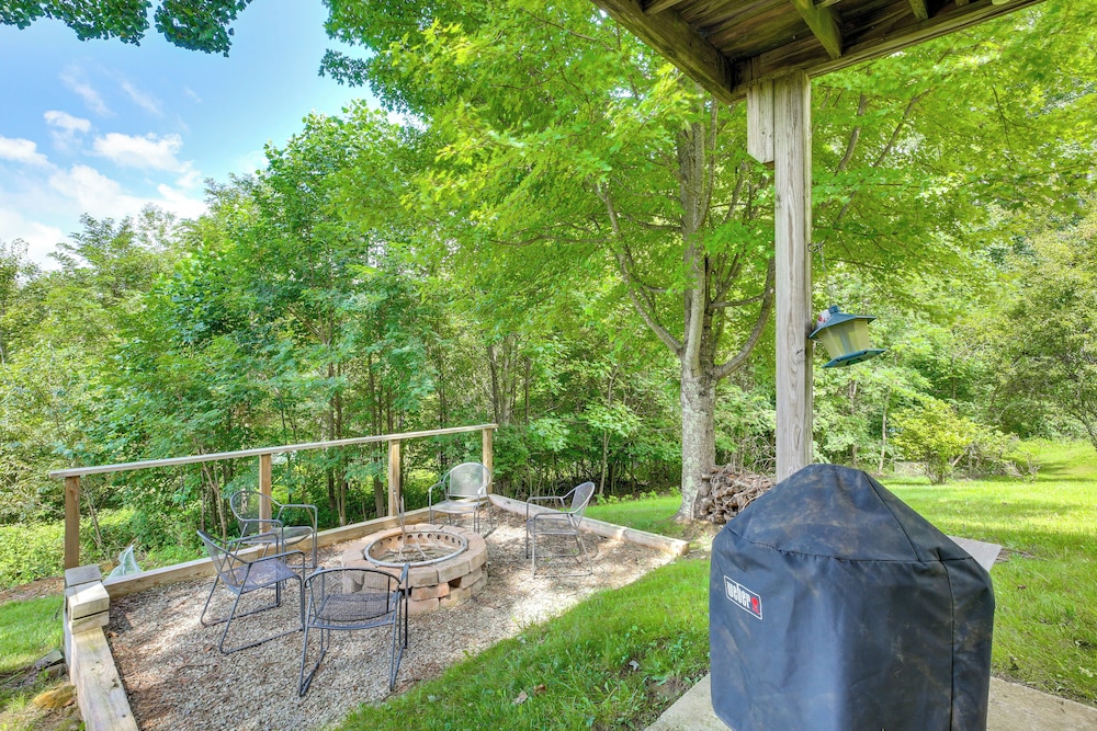Deck, Fire Pit, Games: Family Escape Near Boone