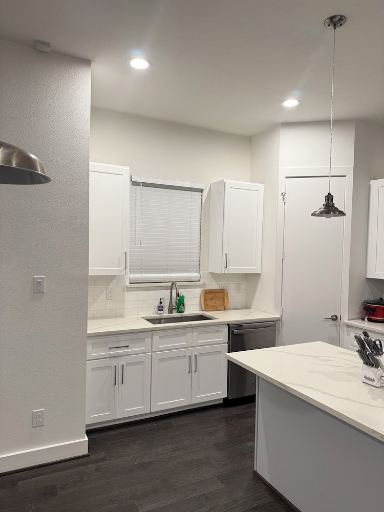 Luxury 3BR for Families Nurses and Group