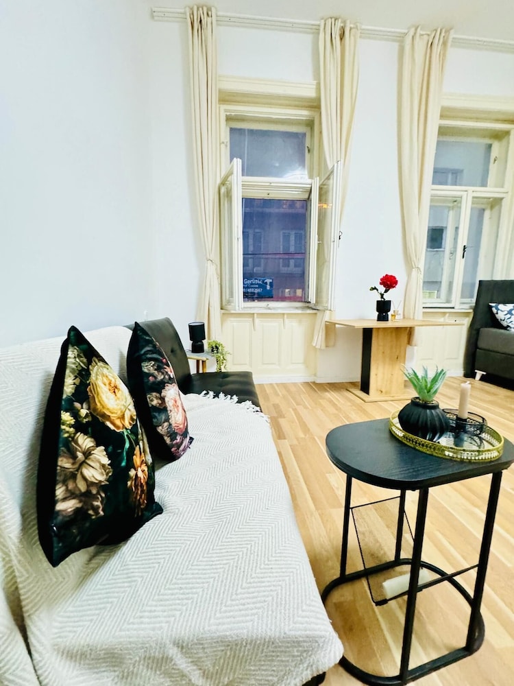 Stylish Contemporary Stay Stadthalle