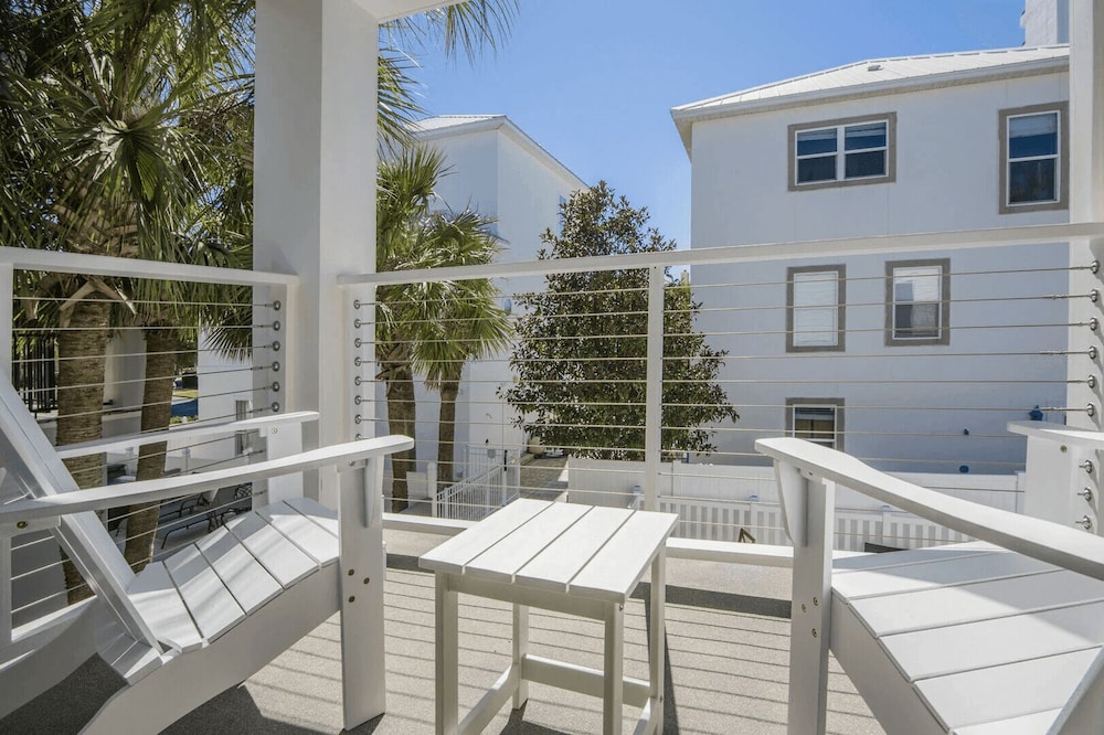 30A Beach Music by Avantstay Pool w/ Gulf Views Golf Cart