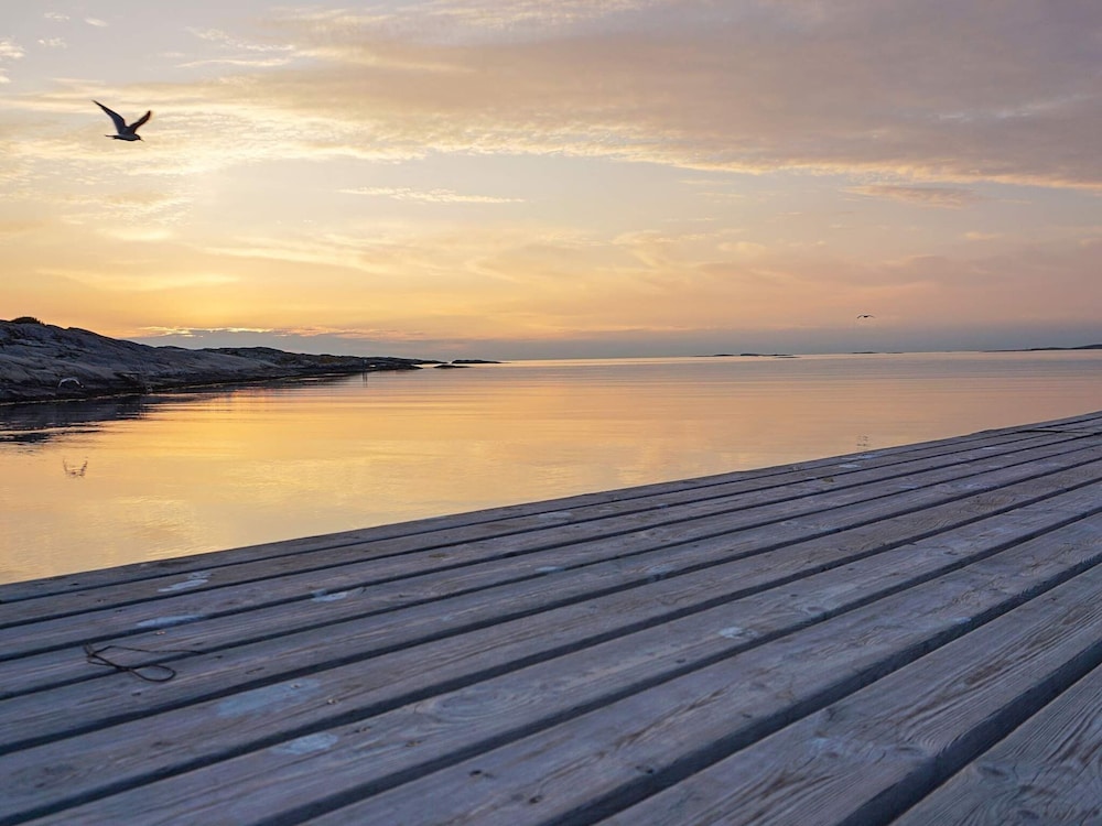 Cozy Archipelago Stay in Smogen view 3