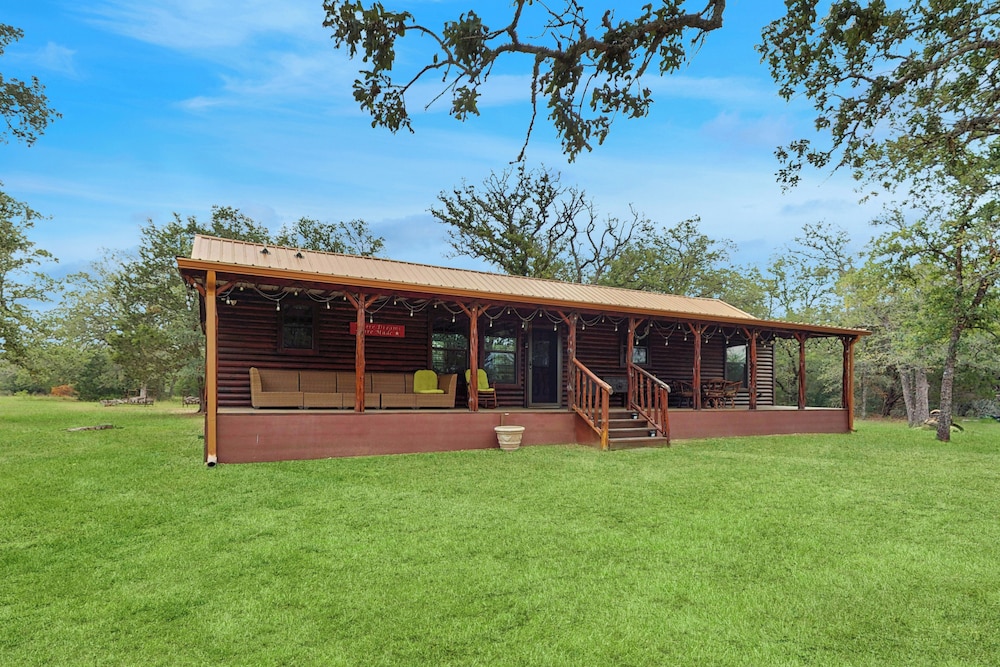 Water-view Cabin w/ Front Porch, W & D, Streaming