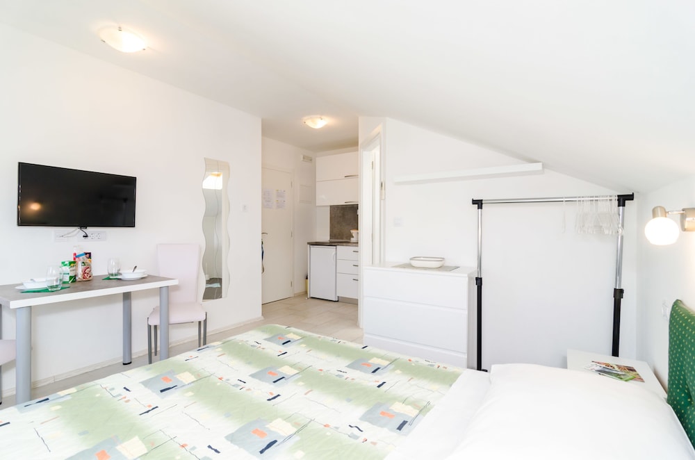 Cina Apartments
