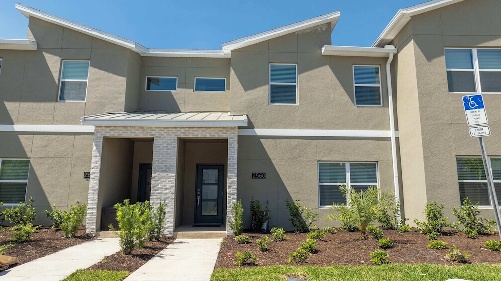 Spacious 4Bd W/ Pool & Close To Disney @ Storey Lake 2560