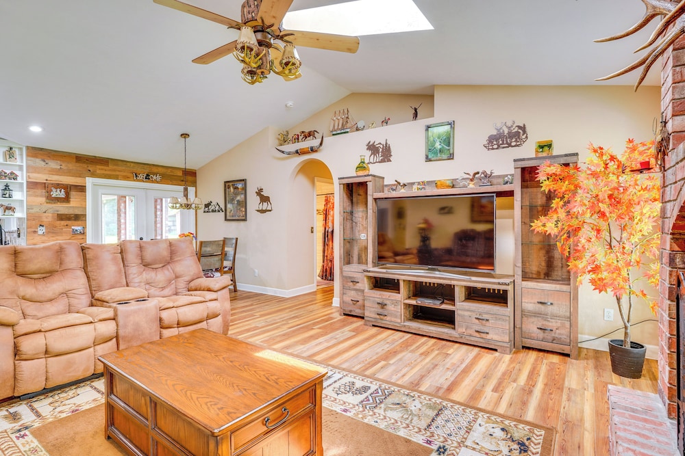 Welcoming Home w/ Yard on 20 Acres in High Springs