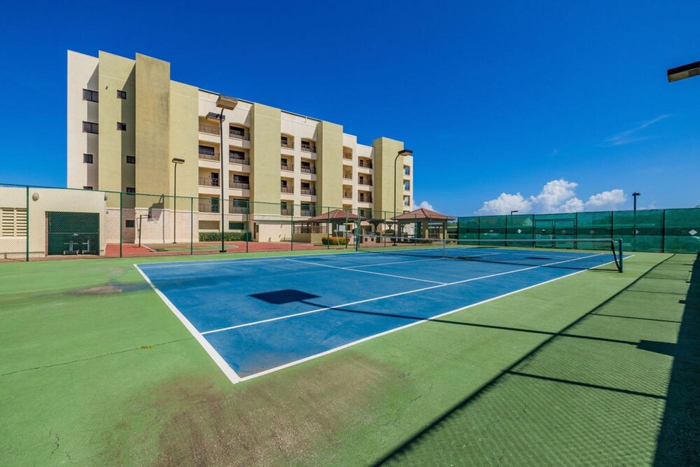 2BR Duplex Palmaruba Condos w Great Location