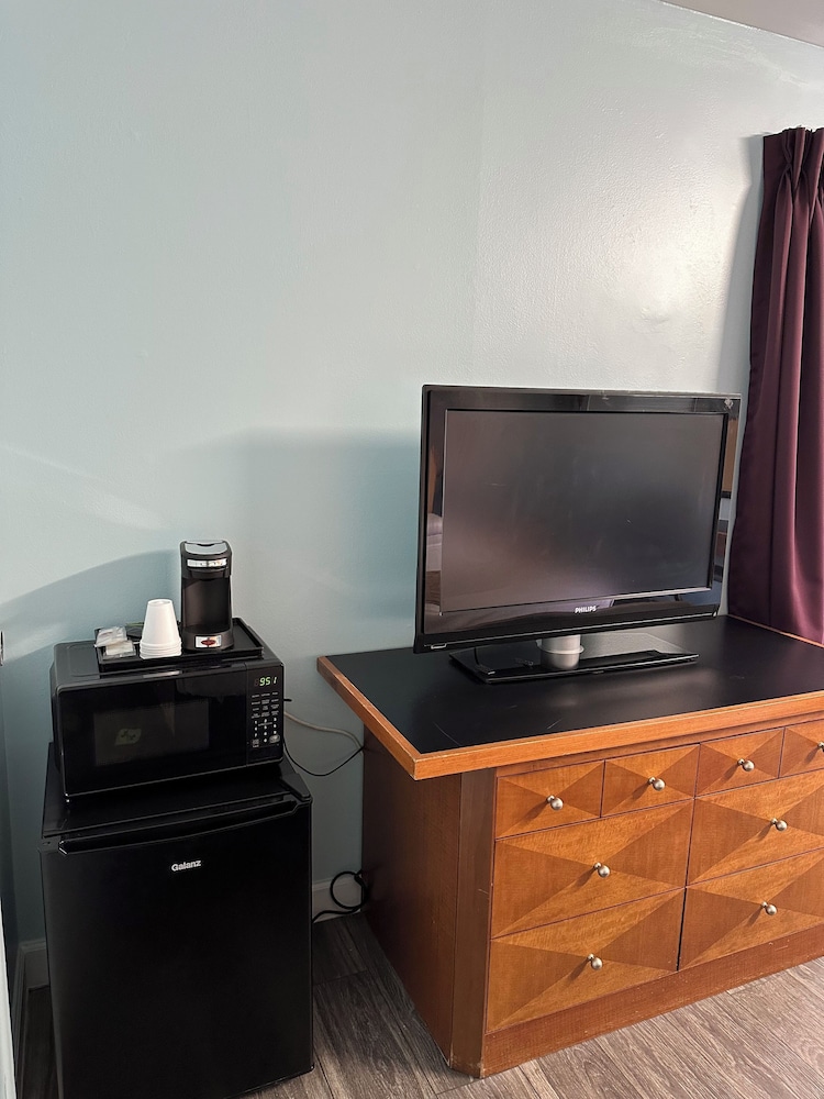 Emporia Vacations - Travel Inn  Suites - Property Image 22