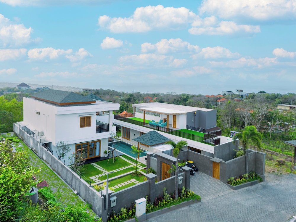 Luxurious 6 BR With Sea View, 5 Mins to Savaya