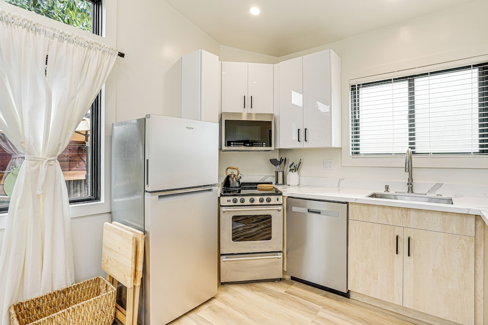 Bay Area Apt w/ Patio: Near Parks & Hiking!