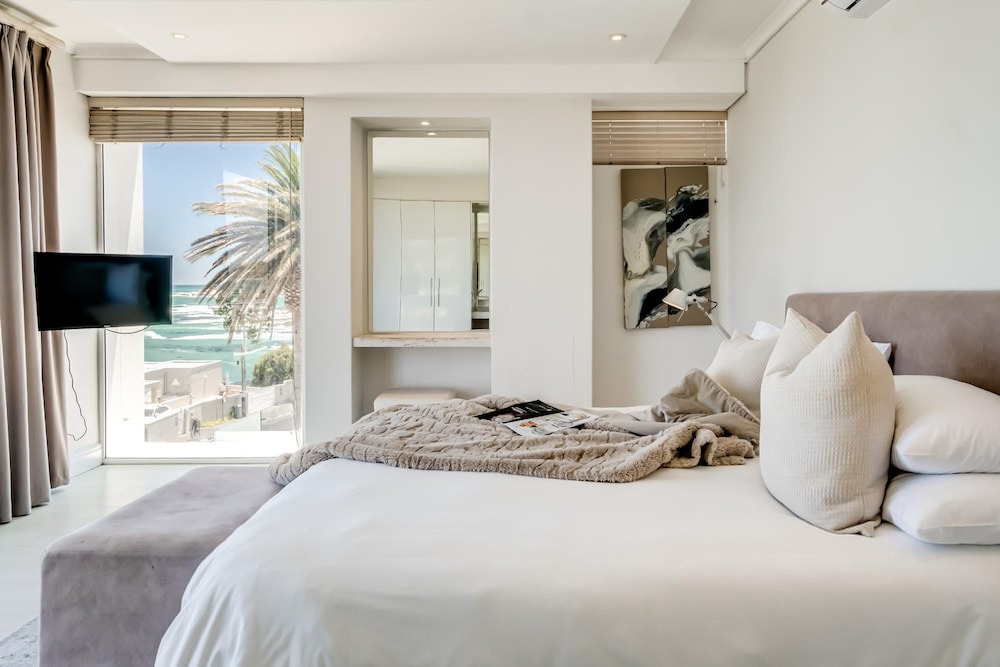 Camps Bay Villa w Views Pool Sapphire Tide Retreat