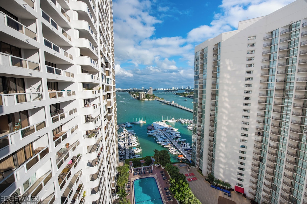 Chic Bayfront Condo With Stunning View