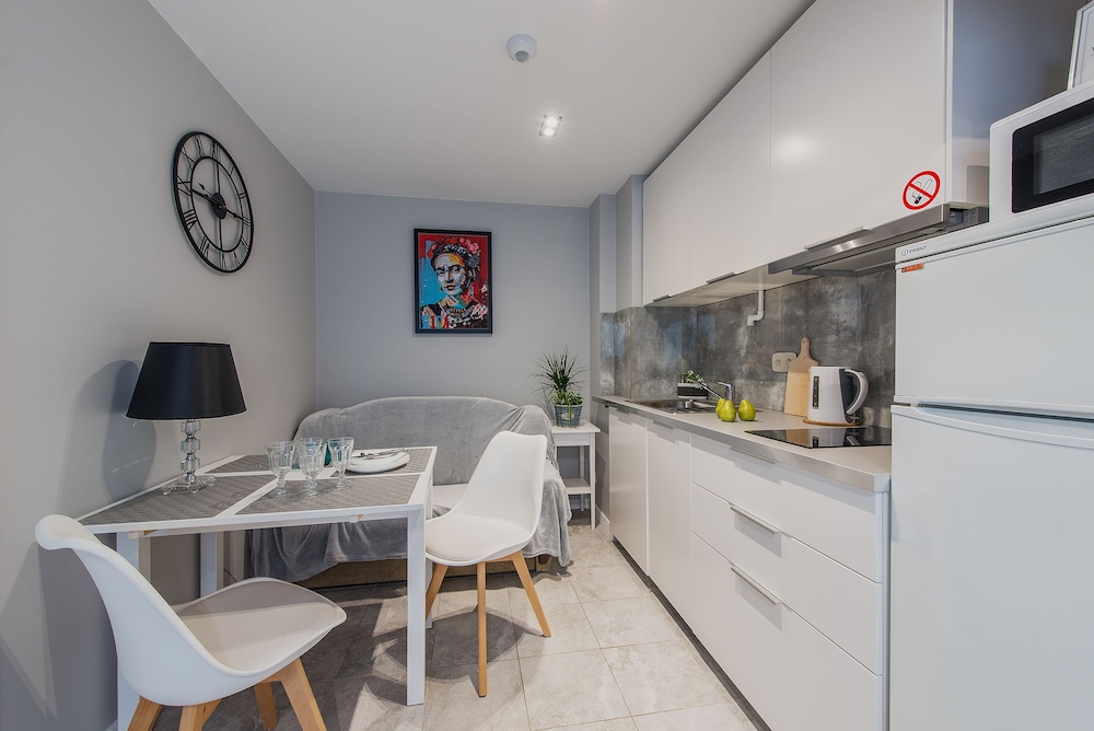 UNIT Warszawa Centrum Room by Metro Rondo ONZ